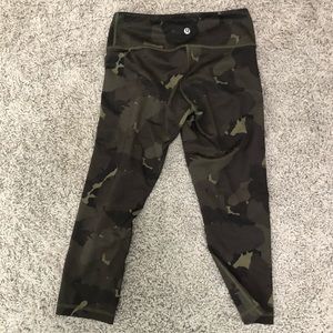 Lululemon Camo Cropped Leggings